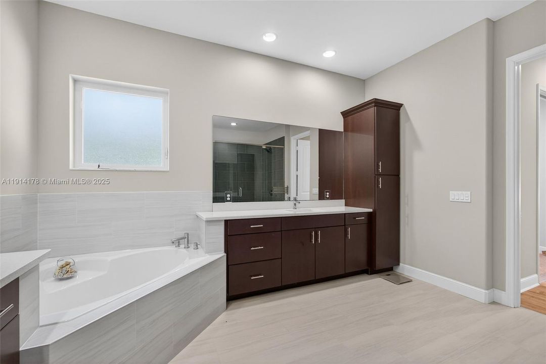 For Rent: $6,500 (4 beds, 3 baths, 3231 Square Feet)