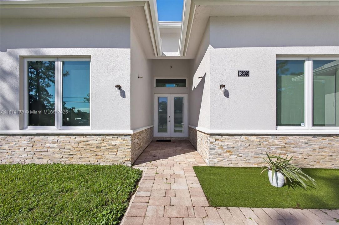 For Rent: $6,500 (4 beds, 3 baths, 3231 Square Feet)