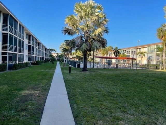 For Rent: $2,200 (2 beds, 2 baths, 984 Square Feet)