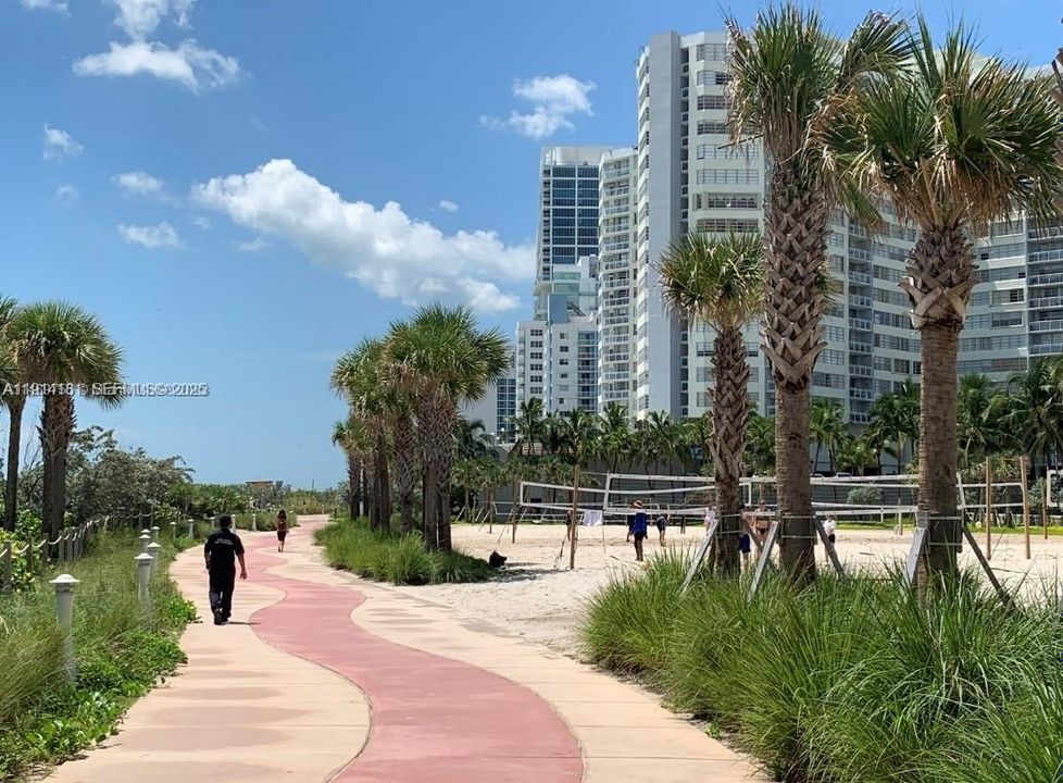 Active With Contract: $1,750 (1 beds, 1 baths, 548 Square Feet)