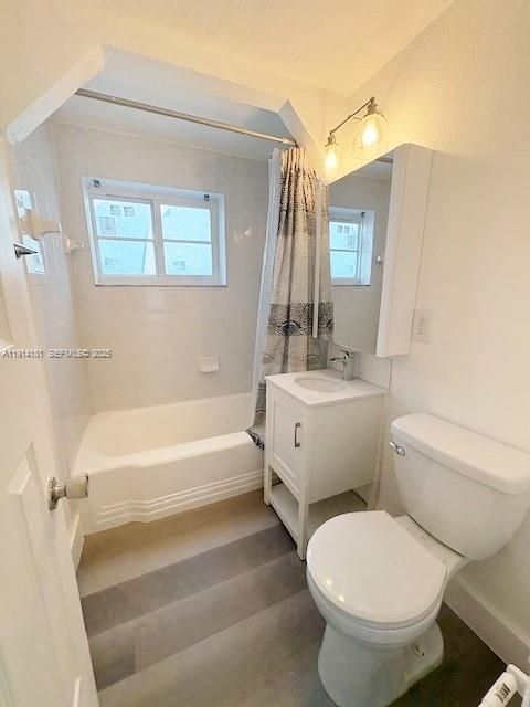 Active With Contract: $1,750 (1 beds, 1 baths, 548 Square Feet)