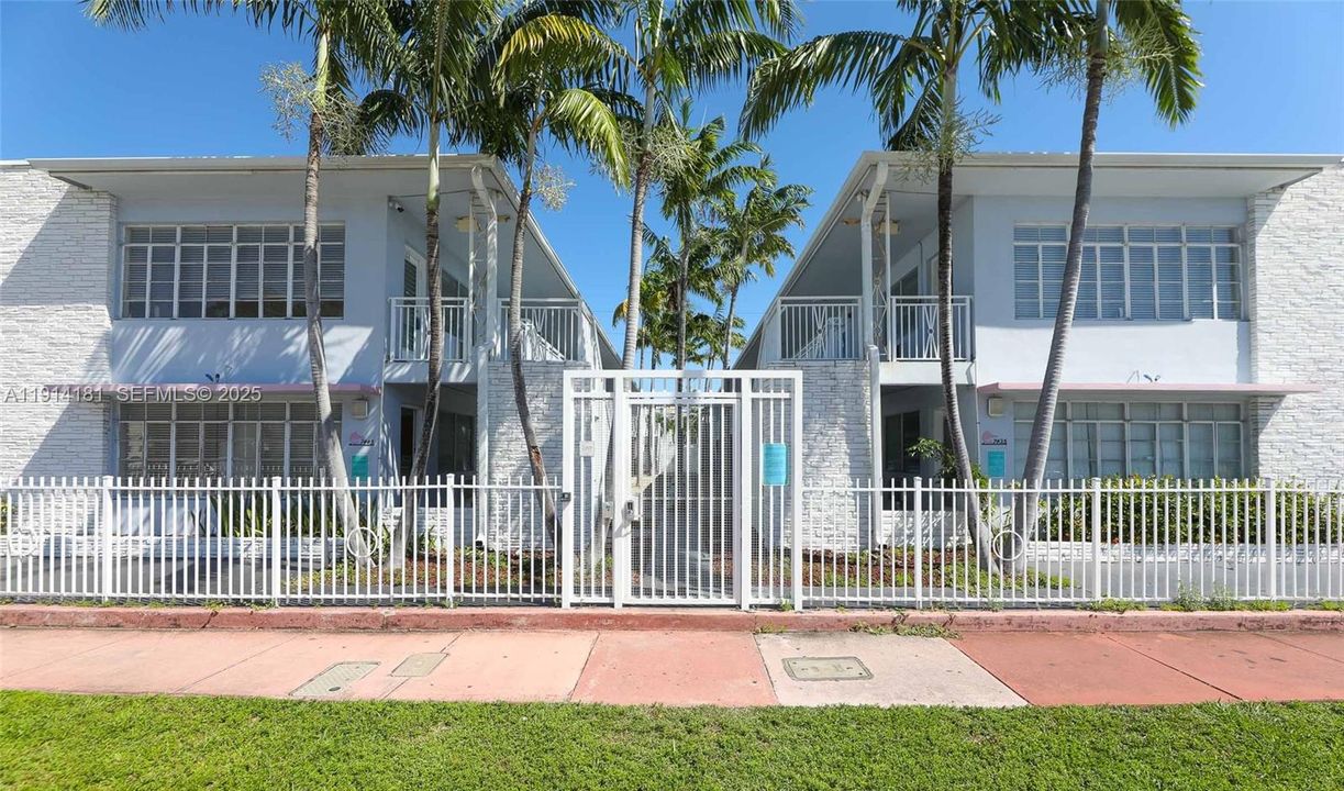 Active With Contract: $1,750 (1 beds, 1 baths, 548 Square Feet)