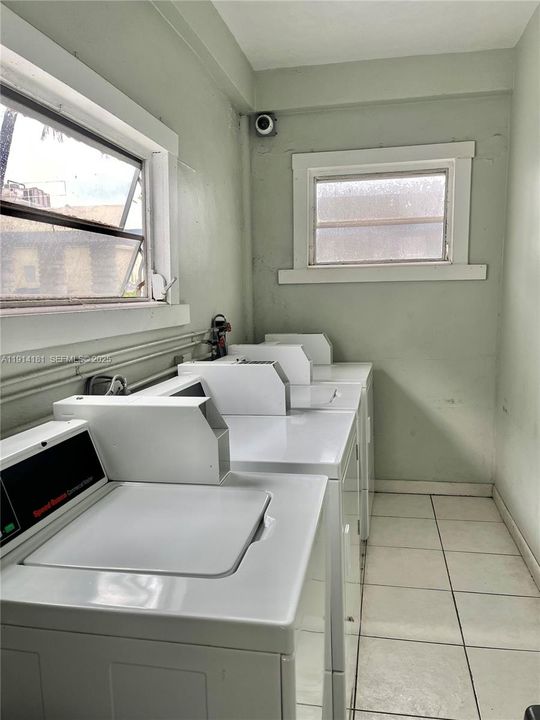 Active With Contract: $1,750 (1 beds, 1 baths, 548 Square Feet)