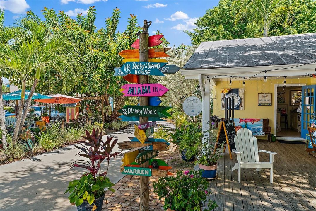 Active With Contract: $325,000 (2 beds, 1 baths, 1438 Square Feet)