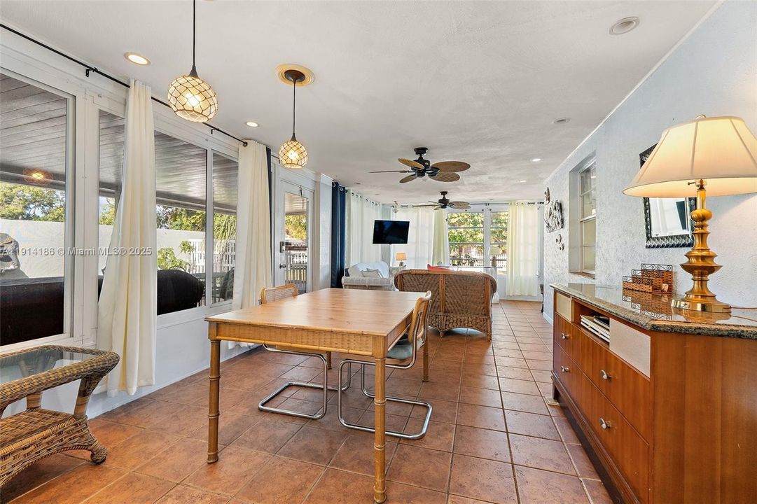 Active With Contract: $325,000 (2 beds, 1 baths, 1438 Square Feet)