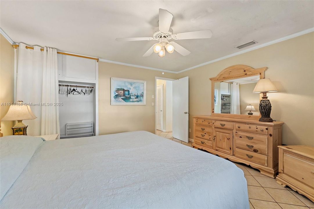 Active With Contract: $325,000 (2 beds, 1 baths, 1438 Square Feet)