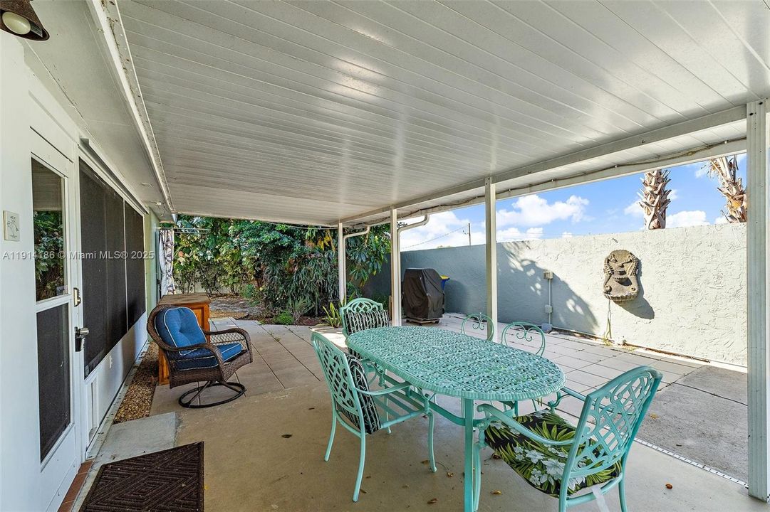 Active With Contract: $325,000 (2 beds, 1 baths, 1438 Square Feet)