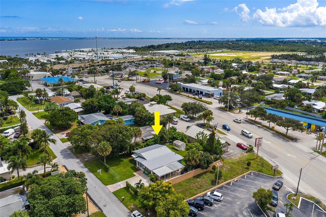 Active With Contract: $325,000 (2 beds, 1 baths, 1438 Square Feet)