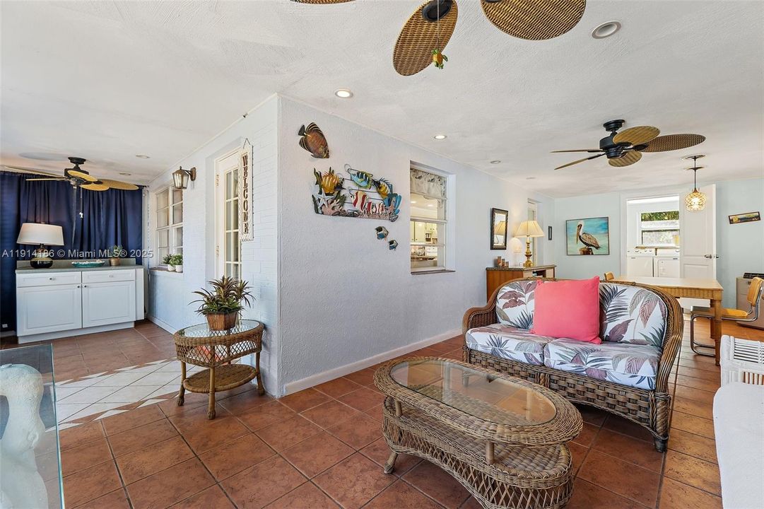 Active With Contract: $325,000 (2 beds, 1 baths, 1438 Square Feet)