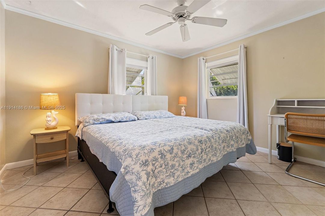 Active With Contract: $325,000 (2 beds, 1 baths, 1438 Square Feet)