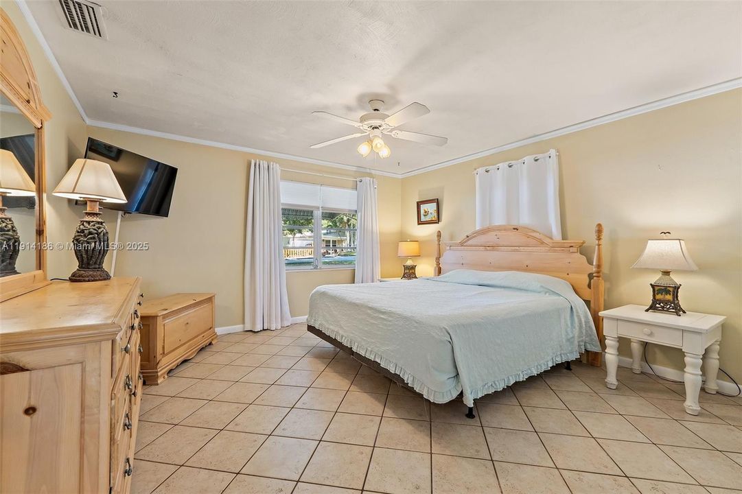 Active With Contract: $325,000 (2 beds, 1 baths, 1438 Square Feet)