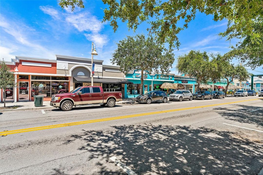 Active With Contract: $325,000 (2 beds, 1 baths, 1438 Square Feet)