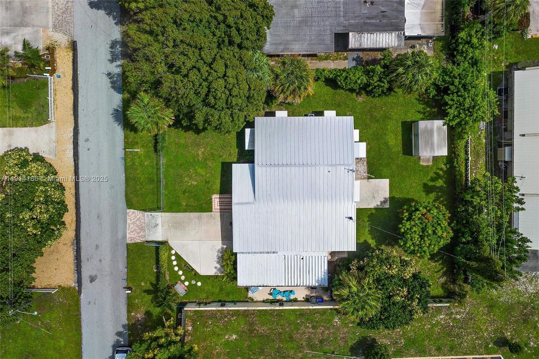 Active With Contract: $325,000 (2 beds, 1 baths, 1438 Square Feet)