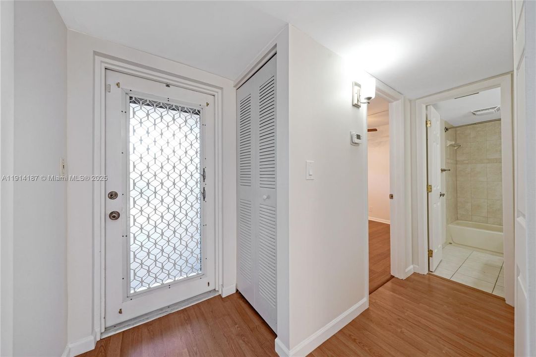 Active With Contract: $2,550 (3 beds, 2 baths, 1155 Square Feet)