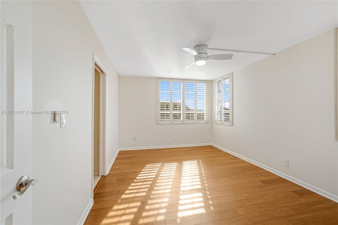 Active With Contract: $2,550 (3 beds, 2 baths, 1155 Square Feet)