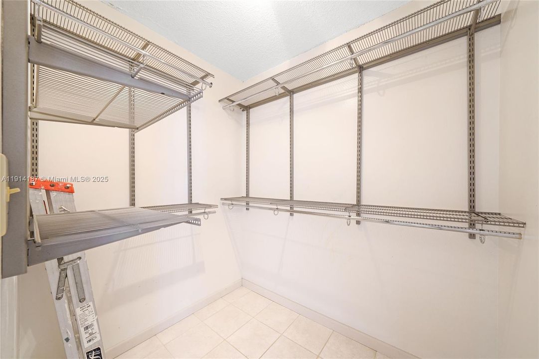 Active With Contract: $2,550 (3 beds, 2 baths, 1155 Square Feet)