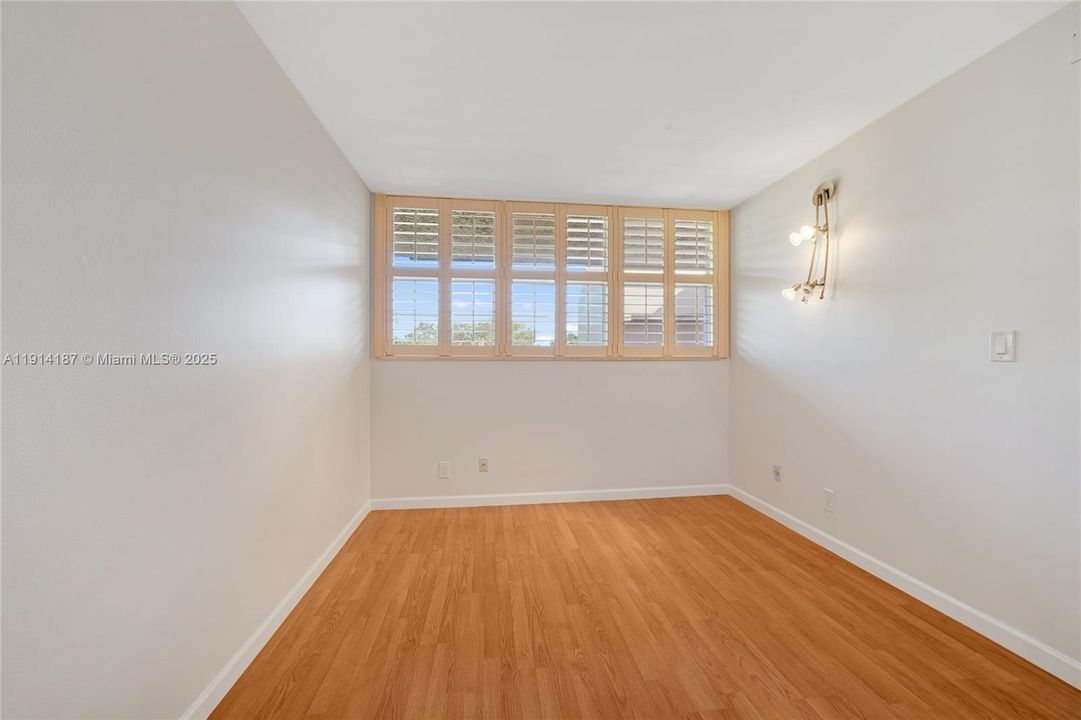 Active With Contract: $2,550 (3 beds, 2 baths, 1155 Square Feet)