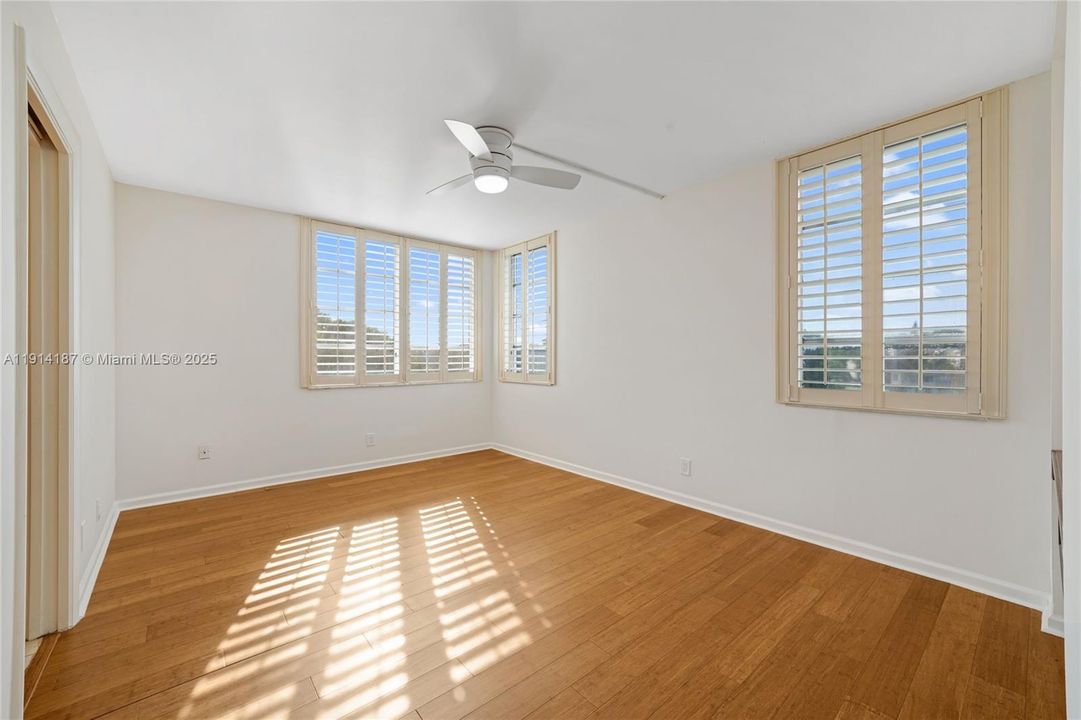 Active With Contract: $2,550 (3 beds, 2 baths, 1155 Square Feet)