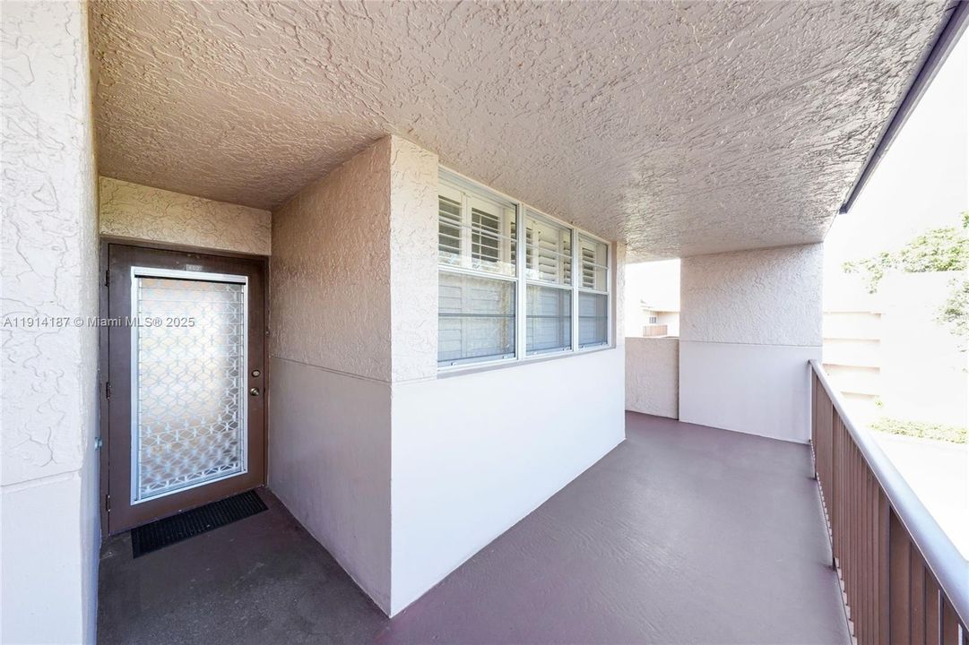 Active With Contract: $2,550 (3 beds, 2 baths, 1155 Square Feet)