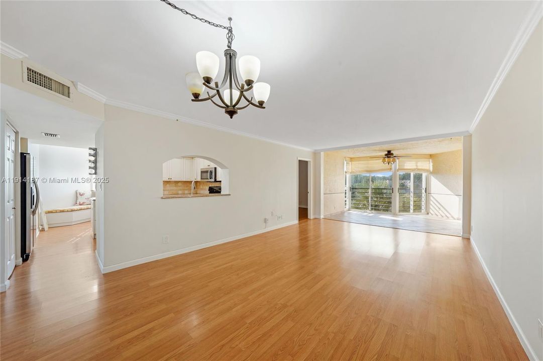 Active With Contract: $2,550 (3 beds, 2 baths, 1155 Square Feet)