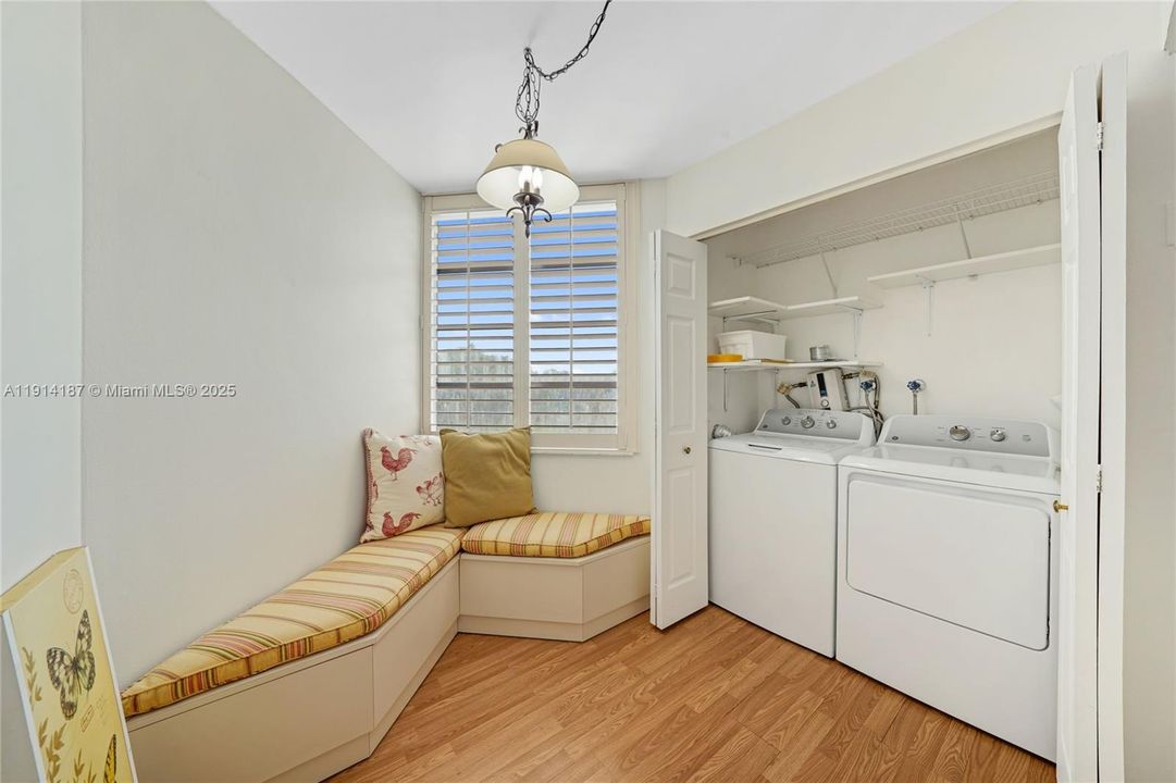 Active With Contract: $2,550 (3 beds, 2 baths, 1155 Square Feet)