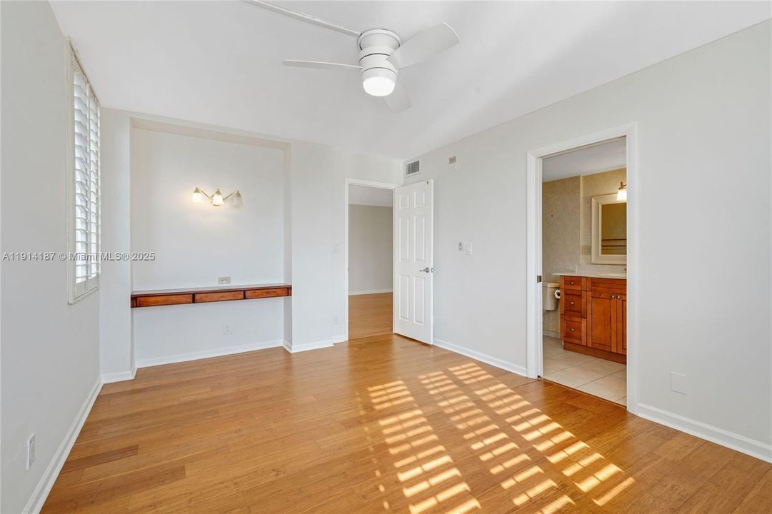 Active With Contract: $2,550 (3 beds, 2 baths, 1155 Square Feet)