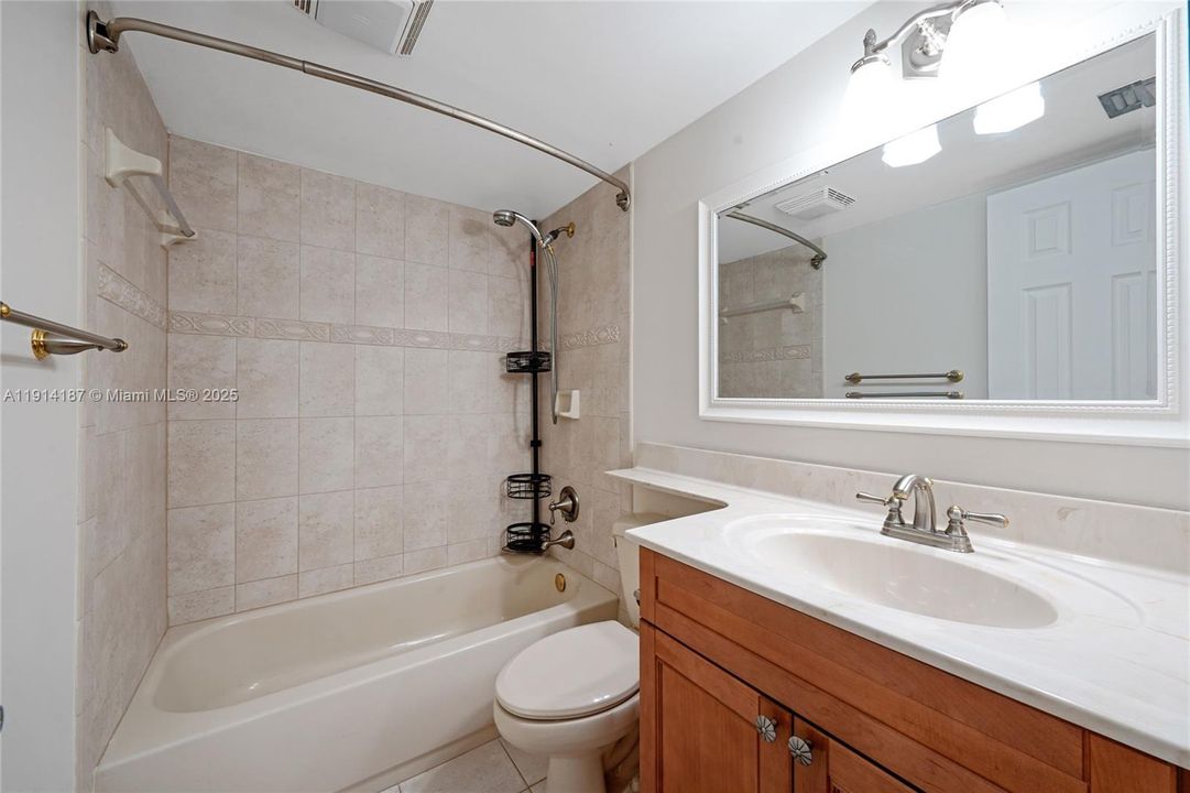 Active With Contract: $2,550 (3 beds, 2 baths, 1155 Square Feet)