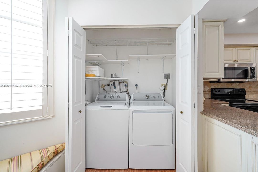 Active With Contract: $2,550 (3 beds, 2 baths, 1155 Square Feet)