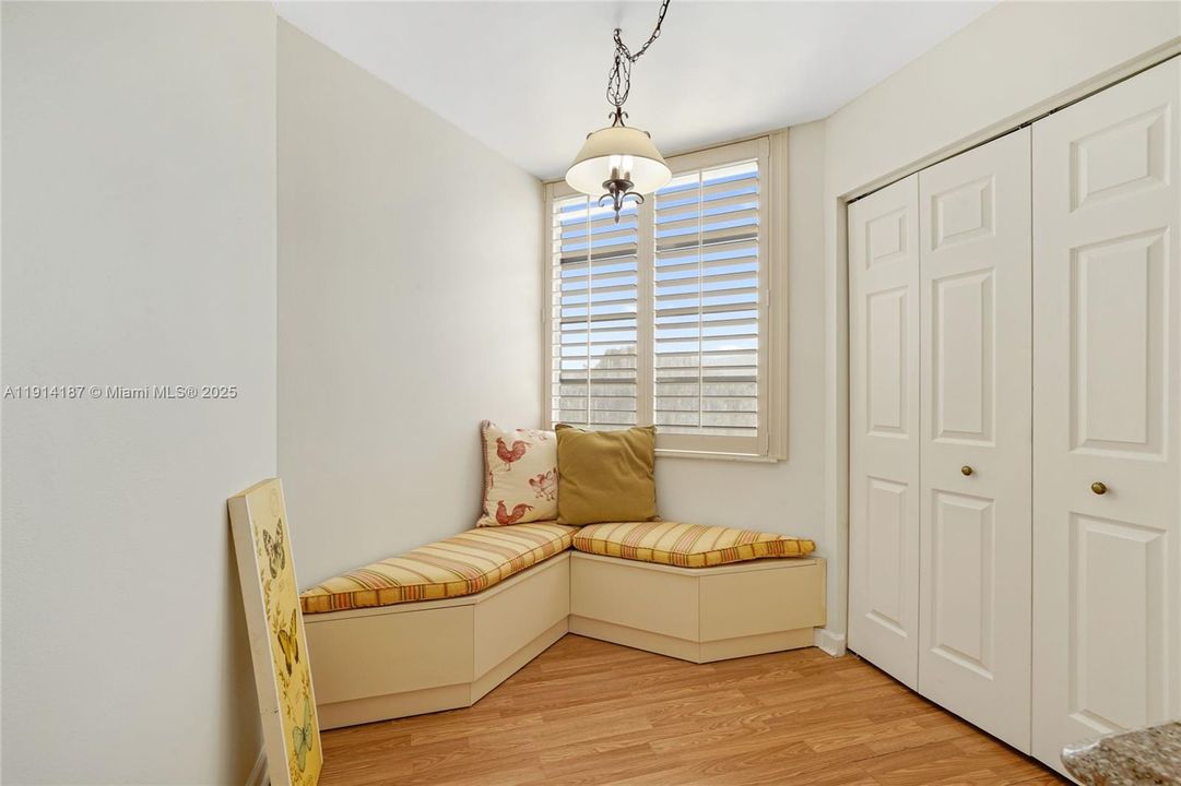 Active With Contract: $2,550 (3 beds, 2 baths, 1155 Square Feet)