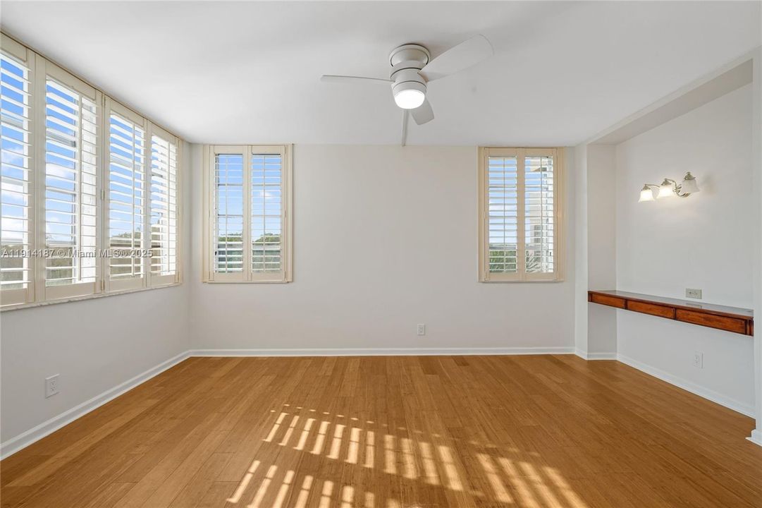 Active With Contract: $2,550 (3 beds, 2 baths, 1155 Square Feet)