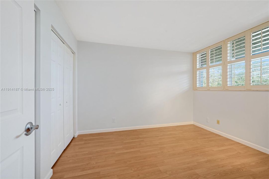 Active With Contract: $2,550 (3 beds, 2 baths, 1155 Square Feet)