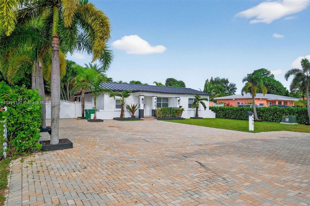 En Renta: $5,200 (3 camas, 1 baños, 1427 Pies cuadrados)