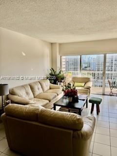 For Rent: $2,600 (1 beds, 1 baths, 798 Square Feet)