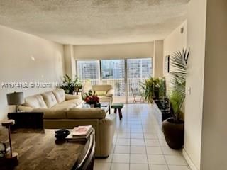 For Rent: $2,600 (1 beds, 1 baths, 798 Square Feet)