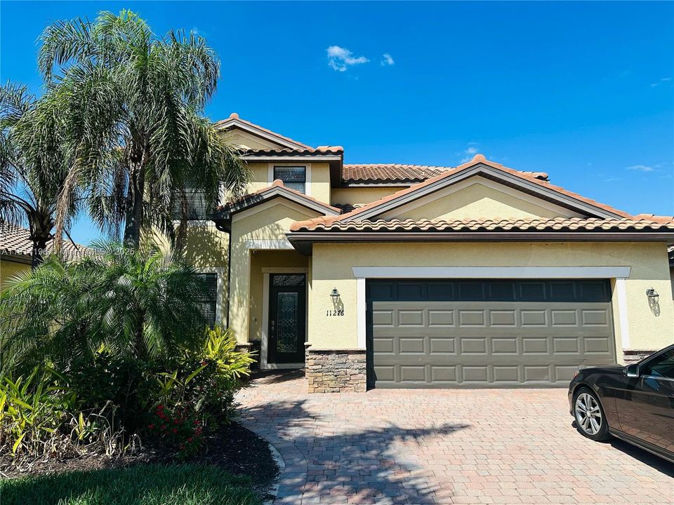 For Rent: $3,500 (4 beds, 3 baths, 2606 Square Feet)