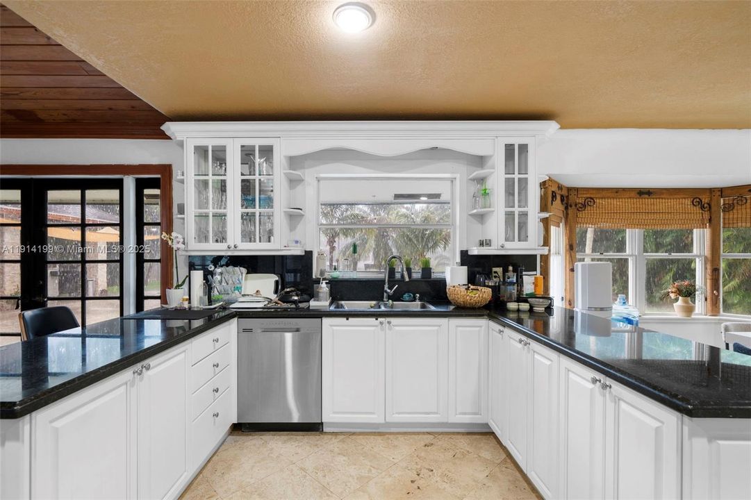 En Venta: $1,690,000 (4 camas, 3 baños, 2998 Pies cuadrados)