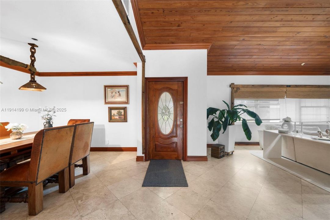 En Venta: $1,690,000 (4 camas, 3 baños, 2998 Pies cuadrados)