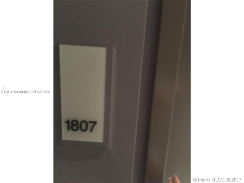 Recently Sold: $570,000 (1 beds, 1 baths, 696 Square Feet)