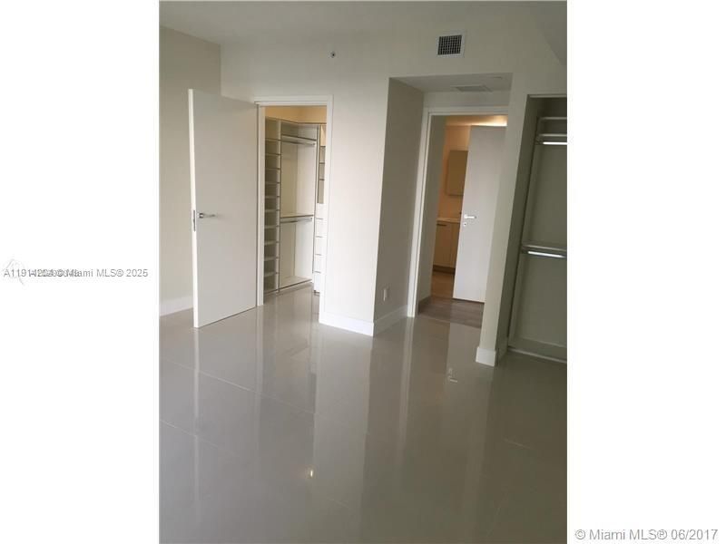 Recently Sold: $570,000 (1 beds, 1 baths, 696 Square Feet)