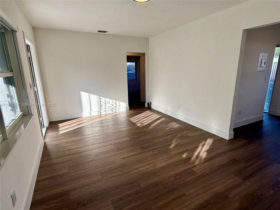 Recently Rented: $2,050 (2 beds, 1 baths, 745 Square Feet)