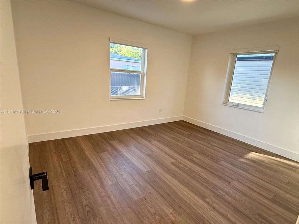 Recently Rented: $2,050 (2 beds, 1 baths, 745 Square Feet)