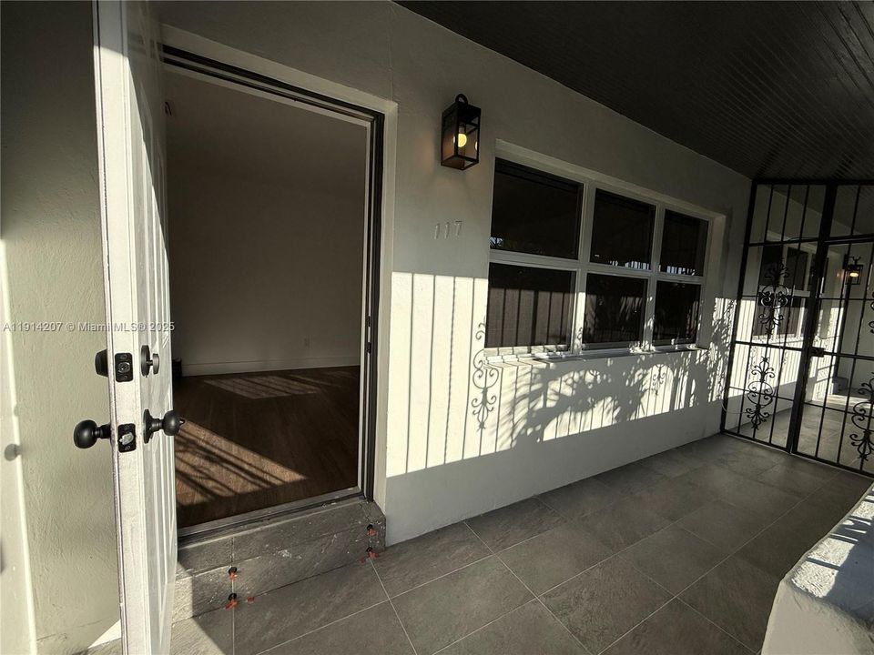 Recently Rented: $2,050 (2 beds, 1 baths, 745 Square Feet)