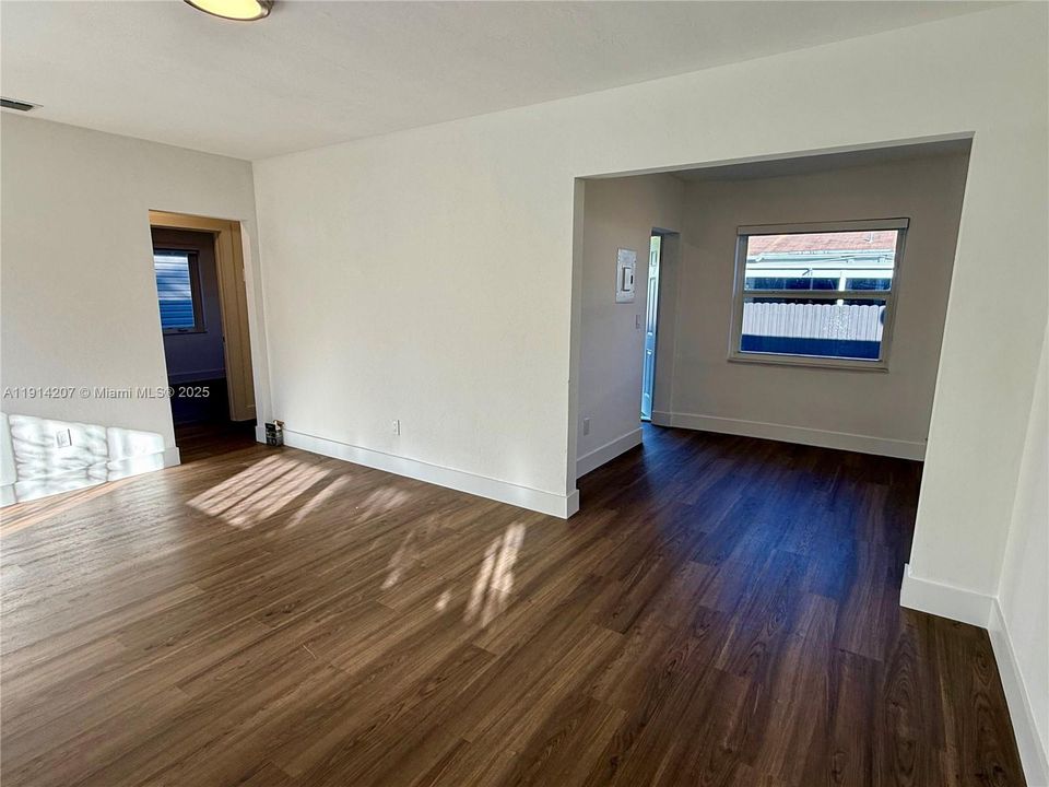 Recently Rented: $2,050 (2 beds, 1 baths, 745 Square Feet)