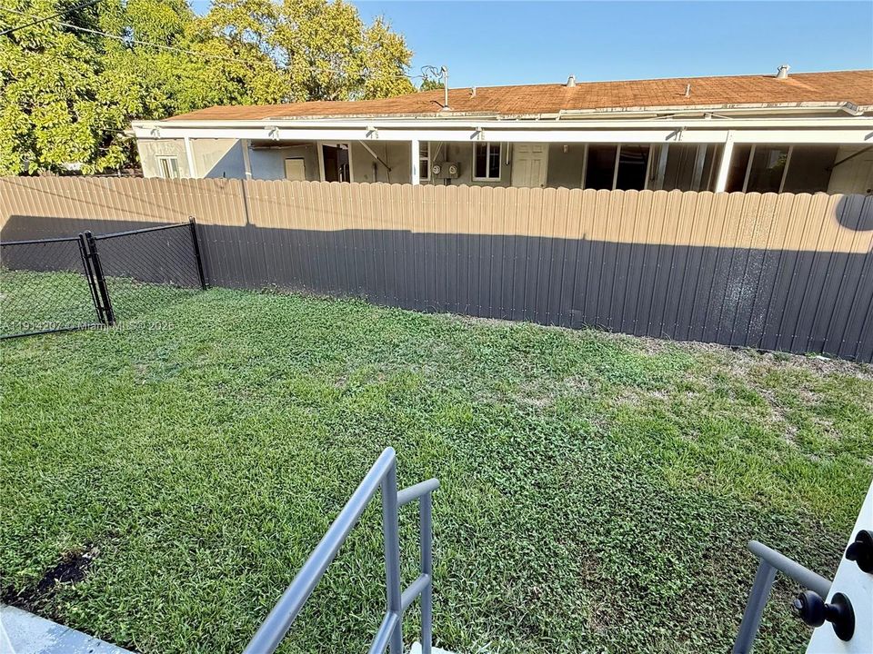 Recently Rented: $2,050 (2 beds, 1 baths, 745 Square Feet)