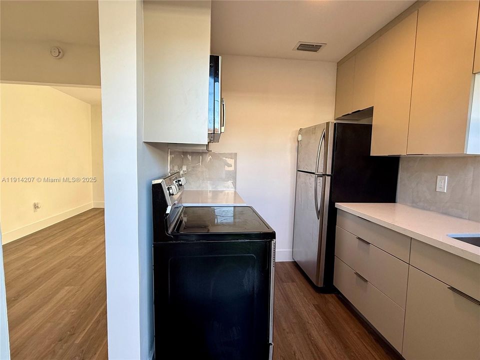 Recently Rented: $2,050 (2 beds, 1 baths, 745 Square Feet)
