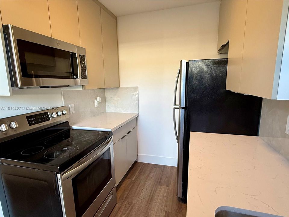 Recently Rented: $2,050 (2 beds, 1 baths, 745 Square Feet)