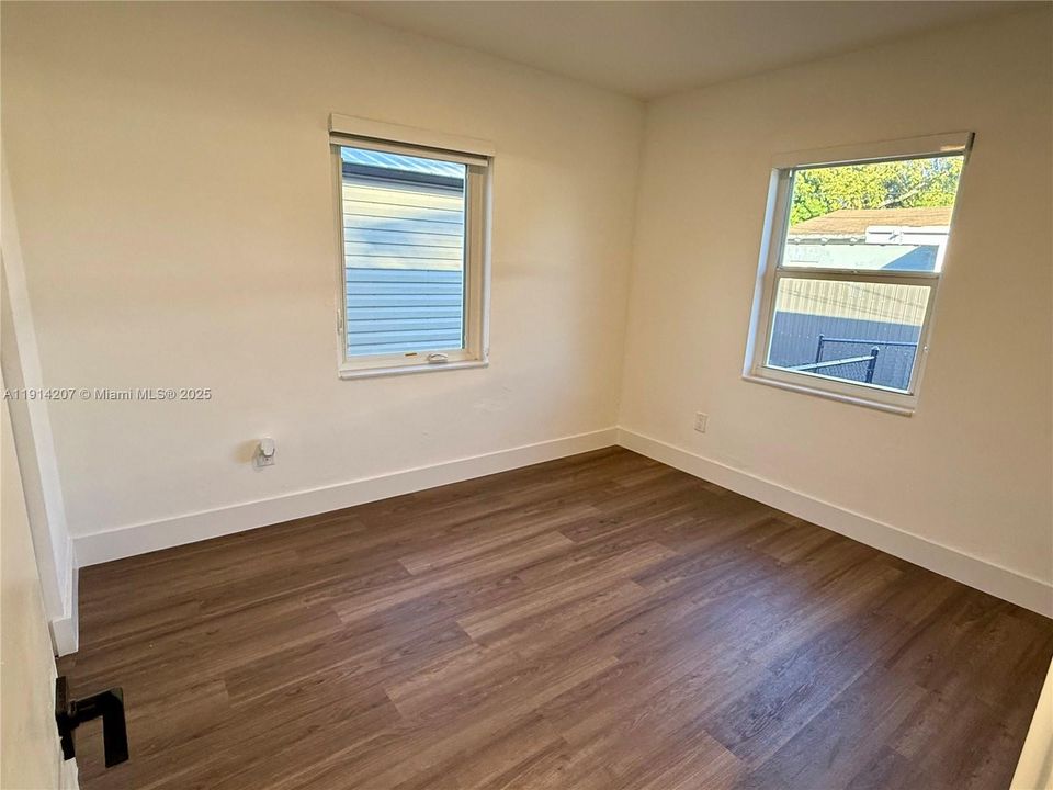 Recently Rented: $2,050 (2 beds, 1 baths, 745 Square Feet)