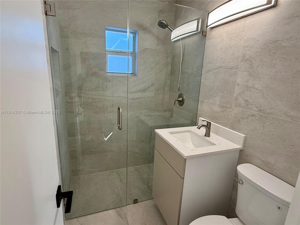 Recently Rented: $2,050 (2 beds, 1 baths, 745 Square Feet)