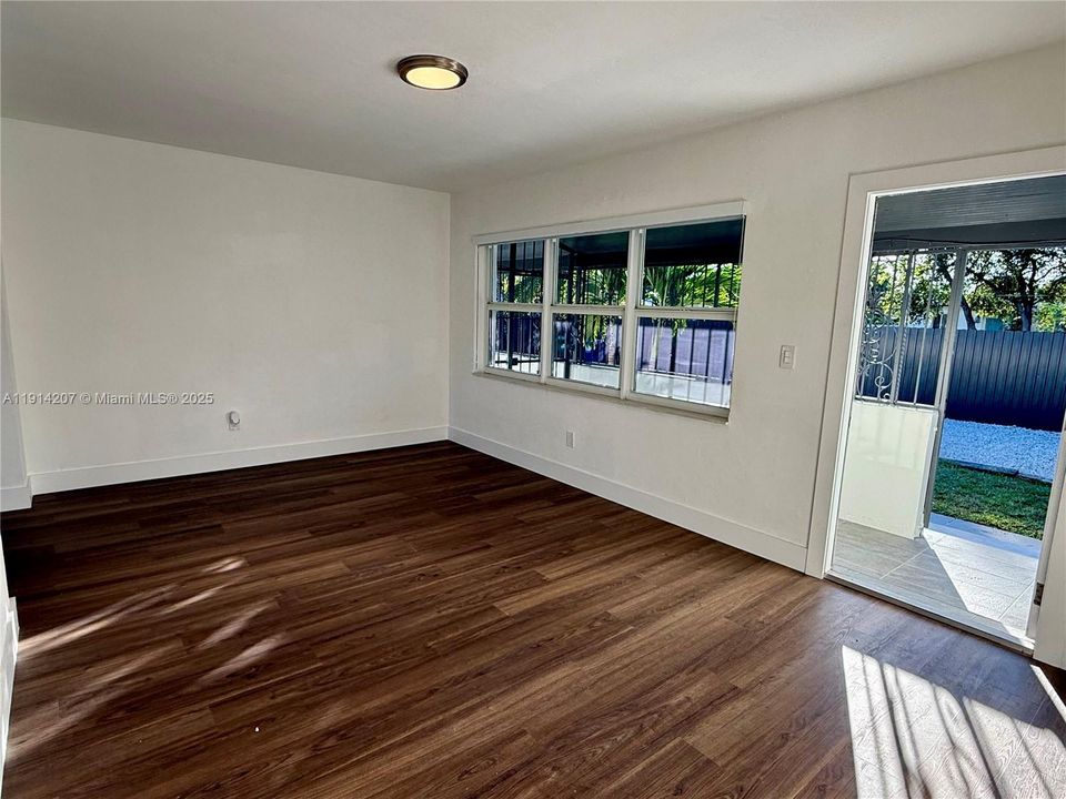 Recently Rented: $2,050 (2 beds, 1 baths, 745 Square Feet)