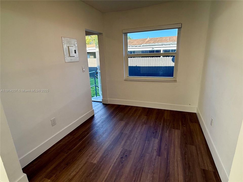 Recently Rented: $2,050 (2 beds, 1 baths, 745 Square Feet)